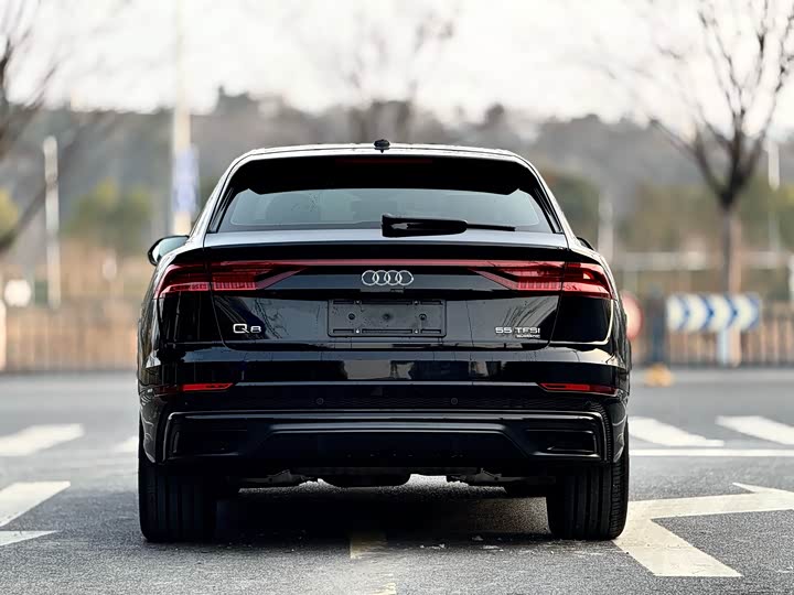 Фото 5 - Audi Q8