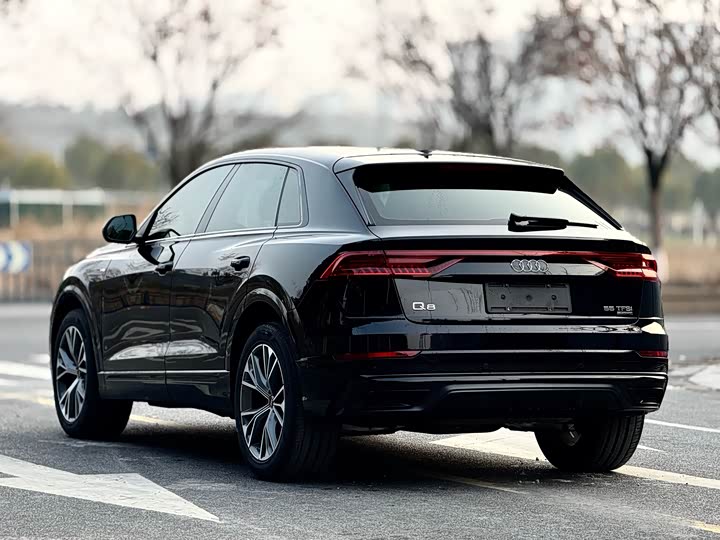 Фото 6 - Audi Q8