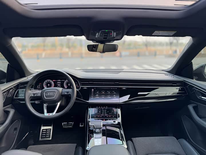 Фото 9 - Audi Q8