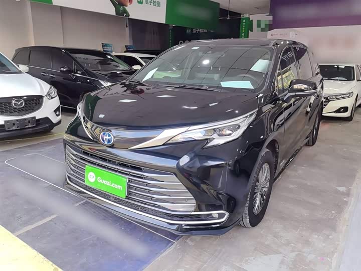 Фото 1 - Toyota Sienna