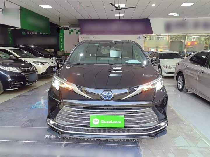 Фото 3 - Toyota Sienna