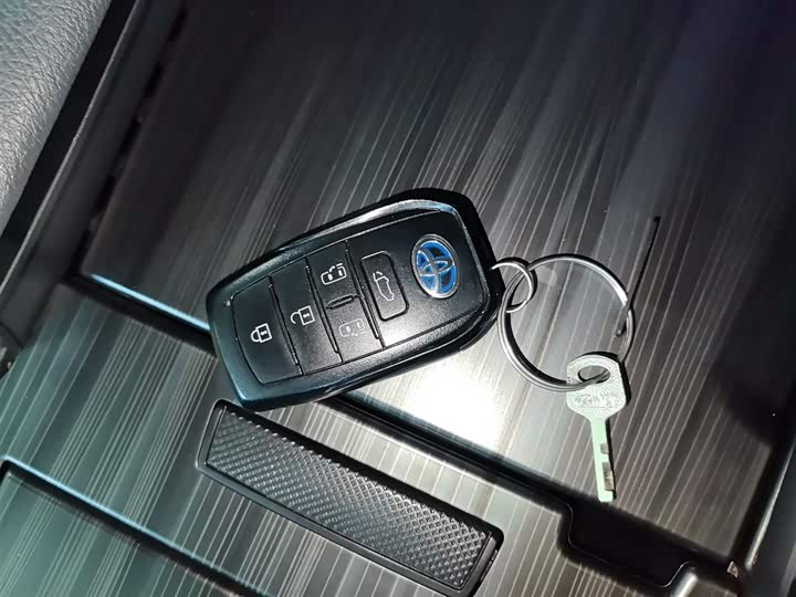 Фото 9 - Toyota Sienna