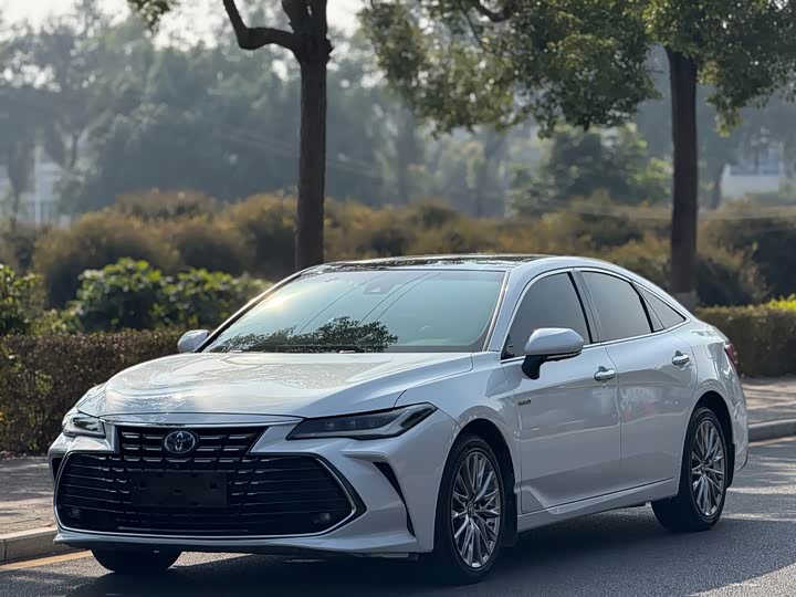 Фото 1 - Toyota Avalon