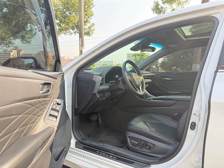 Фото 4 - Toyota Avalon