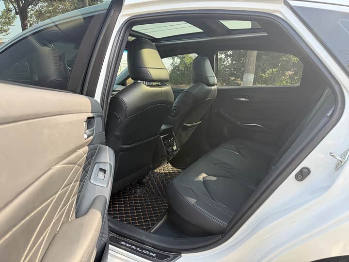 Фото 6 - Toyota Avalon