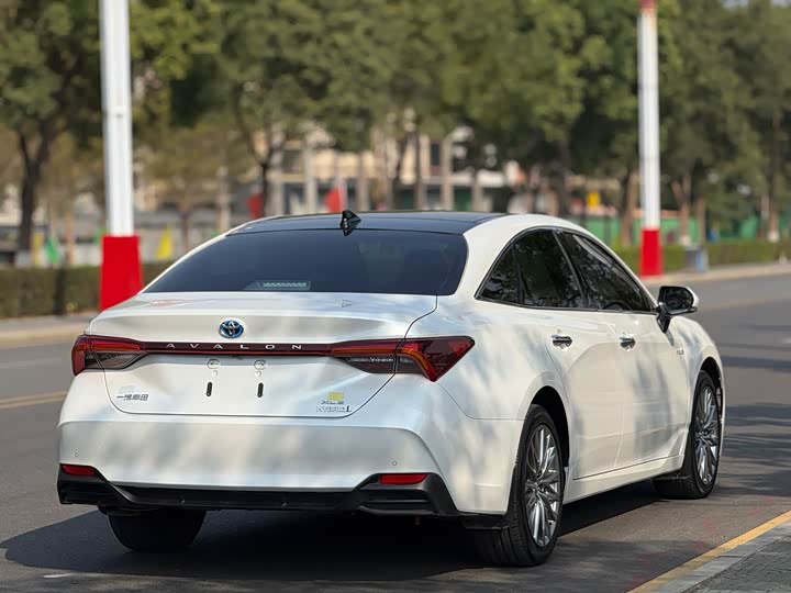 Фото 7 - Toyota Avalon