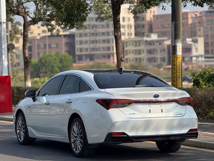 Фото 9 - Toyota Avalon