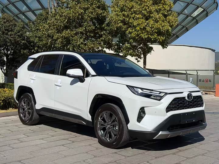 Фото 3 - Toyota RAV4
