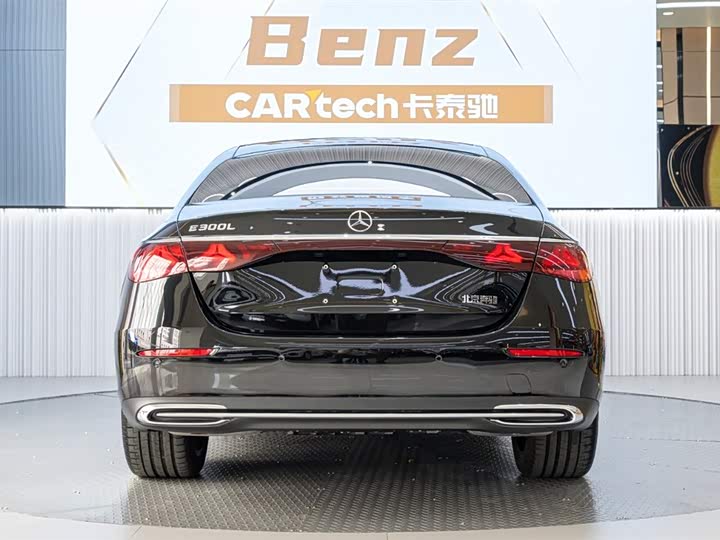 Фото 5 - Mercedes-Benz E-Class