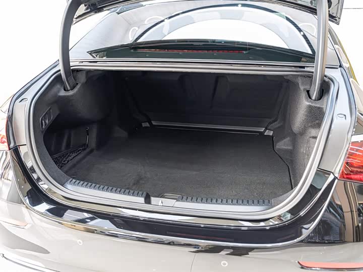 Фото 9 - Mercedes-Benz E-Class