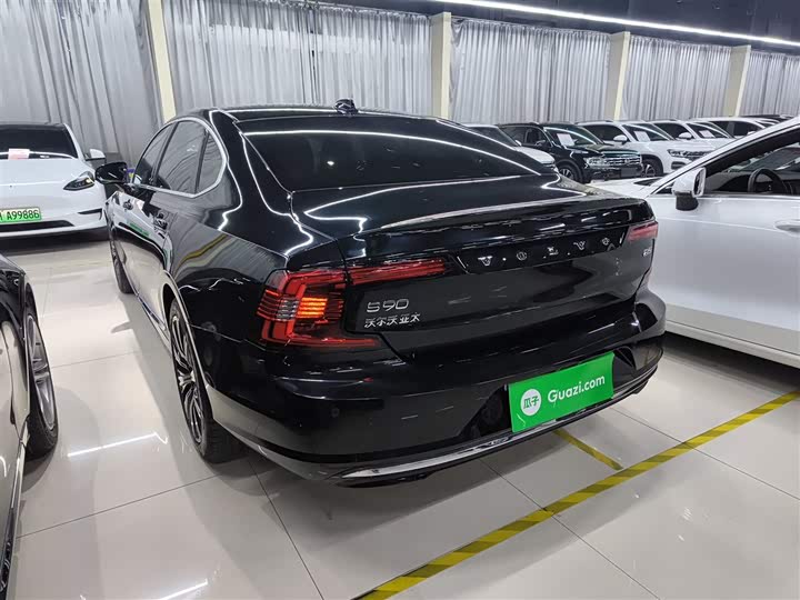 Фото 5 - Volvo S90