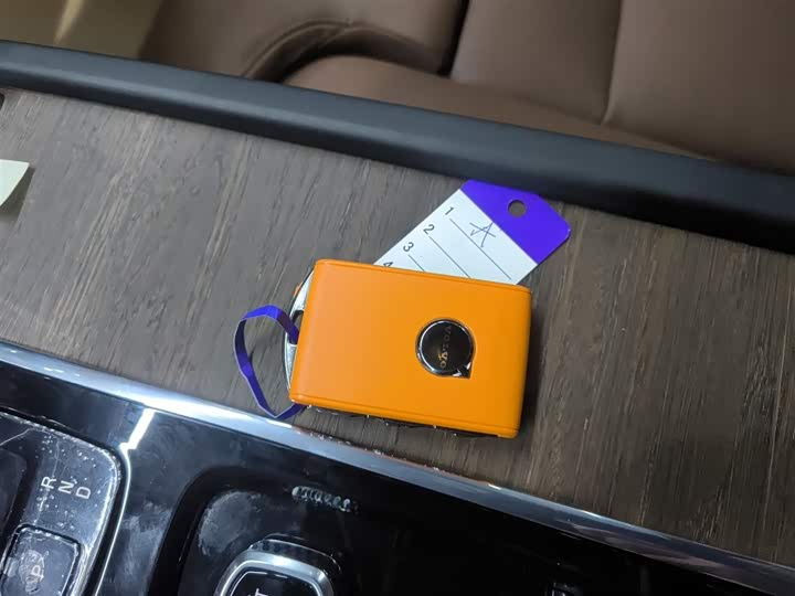 Фото 9 - Volvo S90