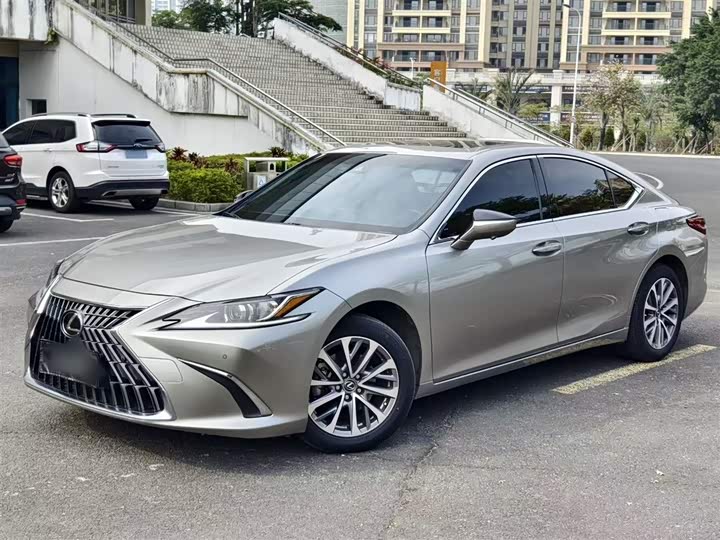Фото 3 - Lexus ES
