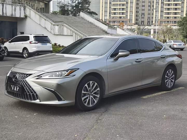 Фото 5 - Lexus ES