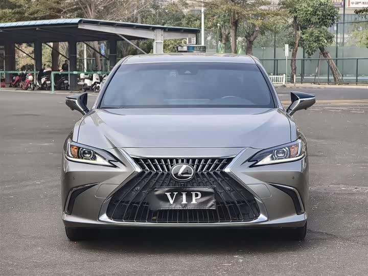 Фото 6 - Lexus ES