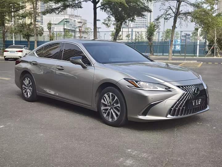 Фото 7 - Lexus ES