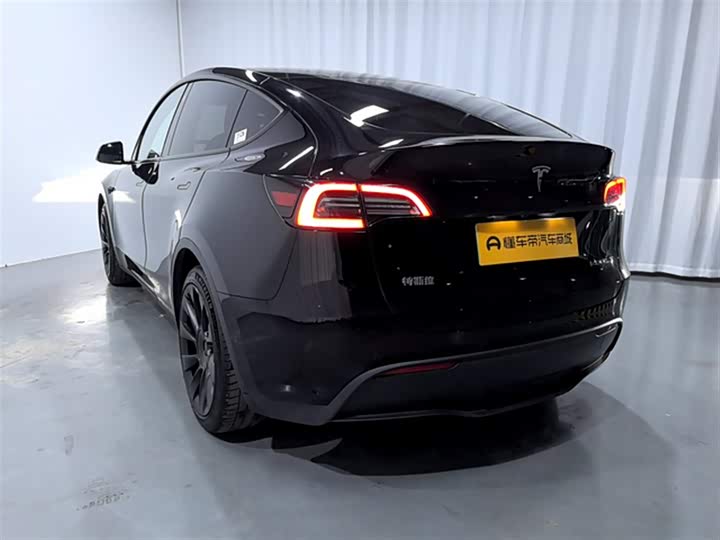 Фото 6 - Tesla Model Y