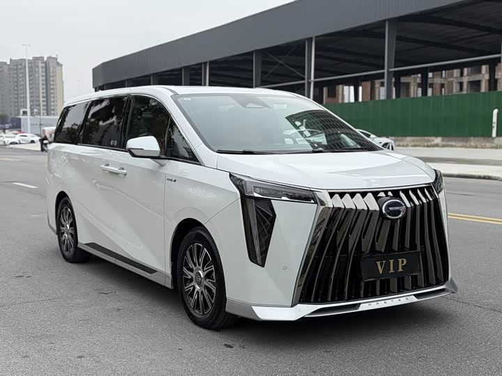 Фото 2 - GAC Trumpchi E9