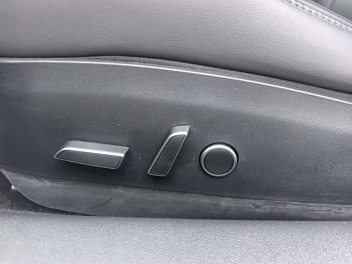 Фото 4 - Tesla Model 3