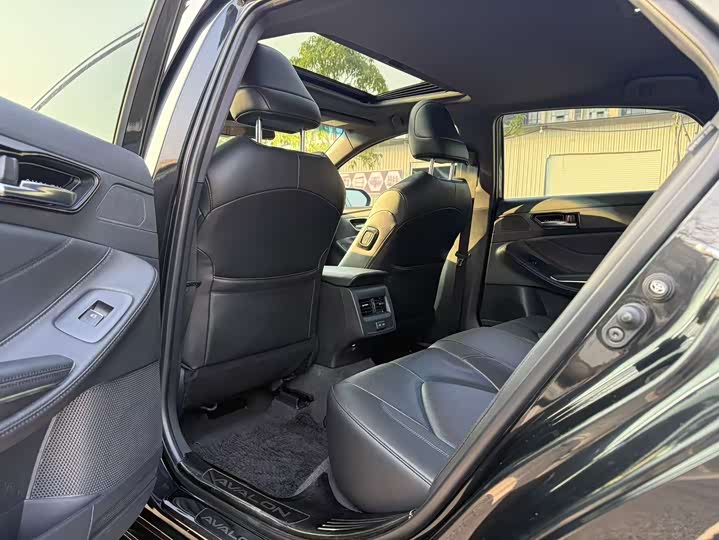 Фото 6 - Toyota Avalon