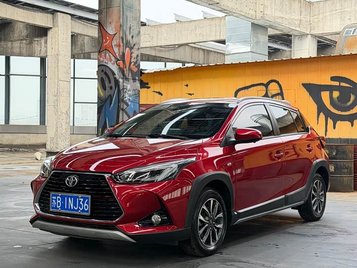 Фото 1 - Toyota Yaris L Hatchback