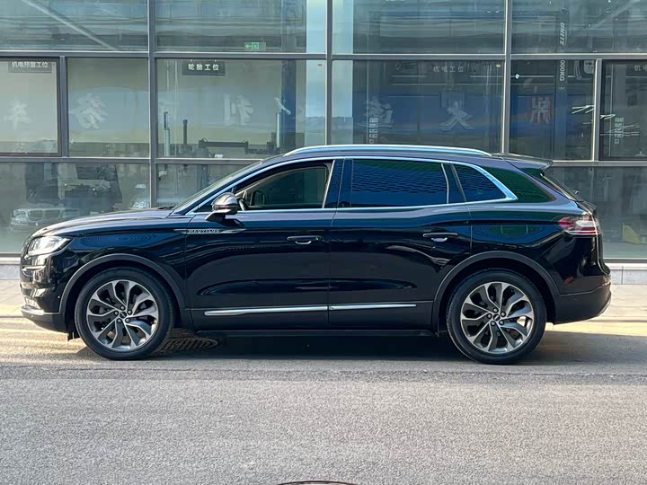 Фото 3 - Lincoln Nautilus