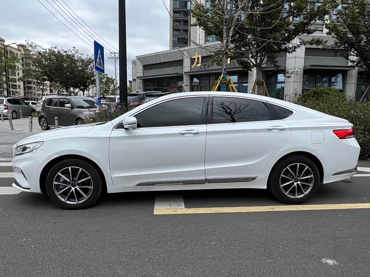 Фото 4 - Geely Emgrand GT