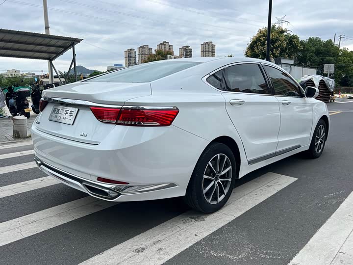 Фото 7 - Geely Emgrand GT