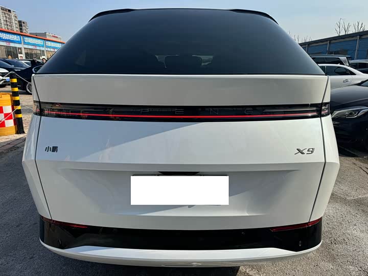 Фото 3 - XPeng X9