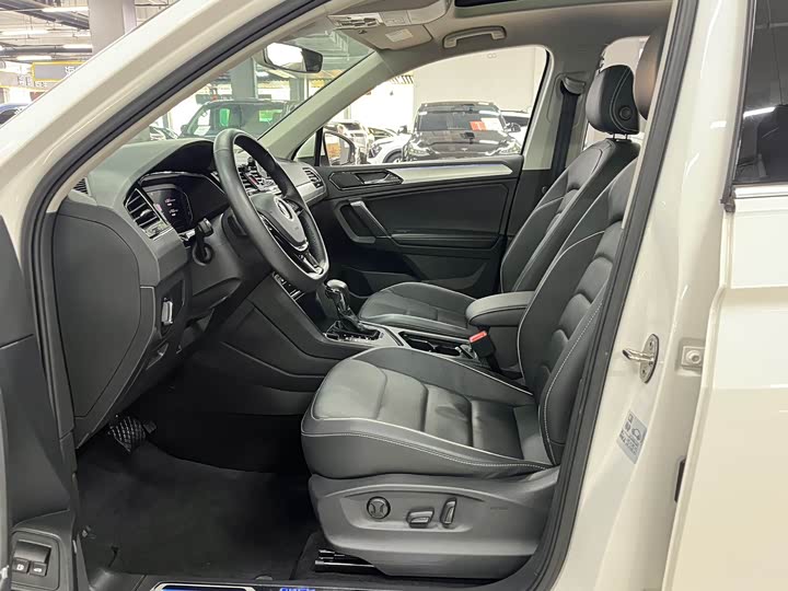 Фото 4 - Volkswagen Tiguan L Hybrid