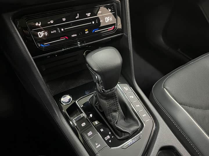 Фото 6 - Volkswagen Tiguan L Hybrid