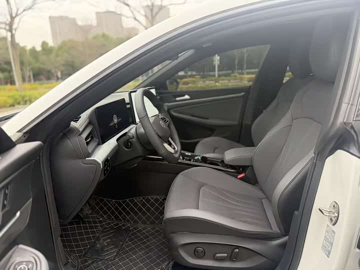 Фото 9 - Volkswagen Lamando L