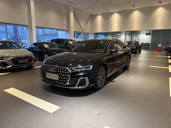 Фото 1 - Audi A8