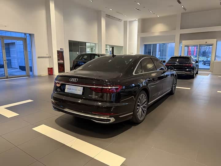 Фото 5 - Audi A8