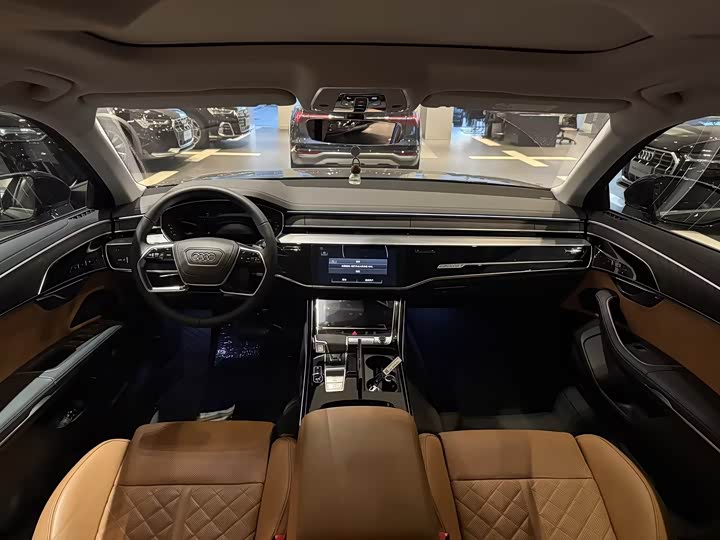 Фото 8 - Audi A8