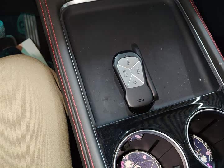 Фото 9 - XPeng P7