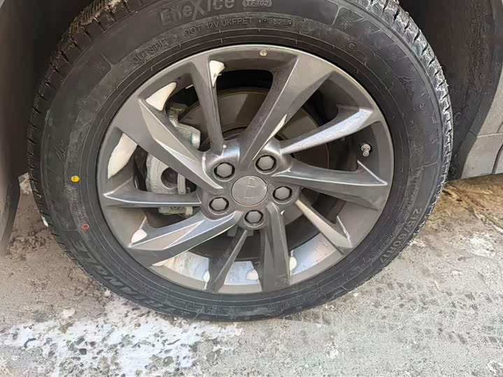 Фото 6 - Geely Coolray