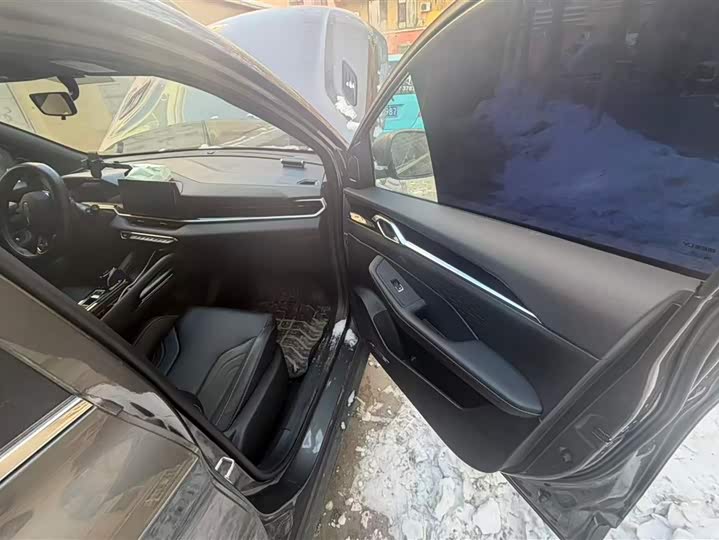 Фото 8 - Geely Coolray