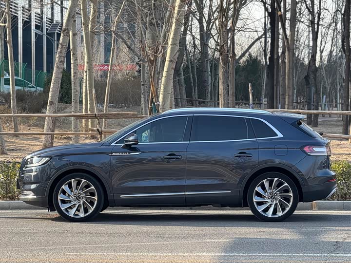 Фото 3 - Lincoln Nautilus