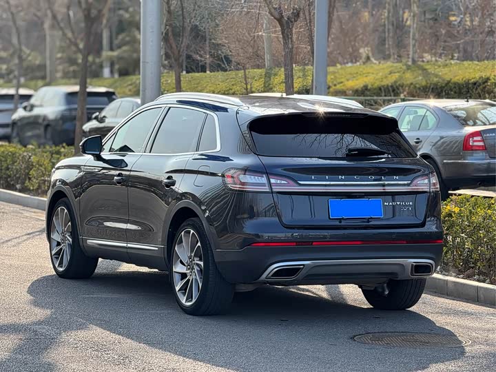 Фото 4 - Lincoln Nautilus