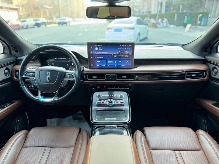 Фото 6 - Lincoln Nautilus