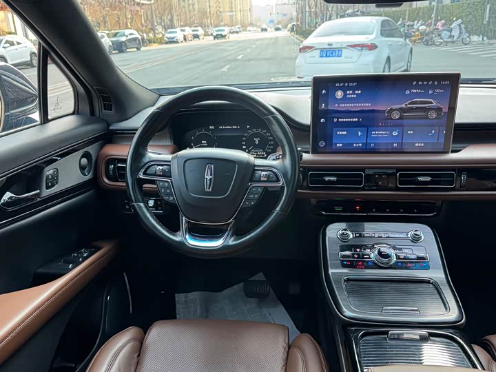 Фото 7 - Lincoln Nautilus