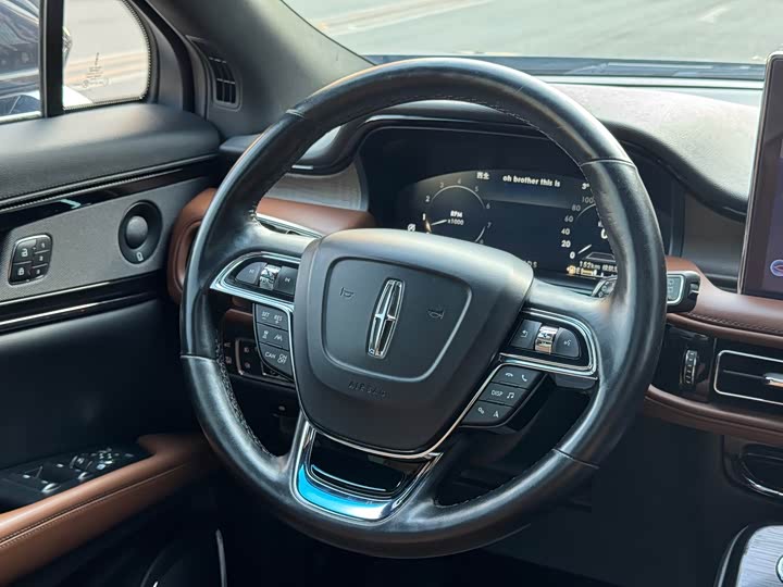 Фото 8 - Lincoln Nautilus