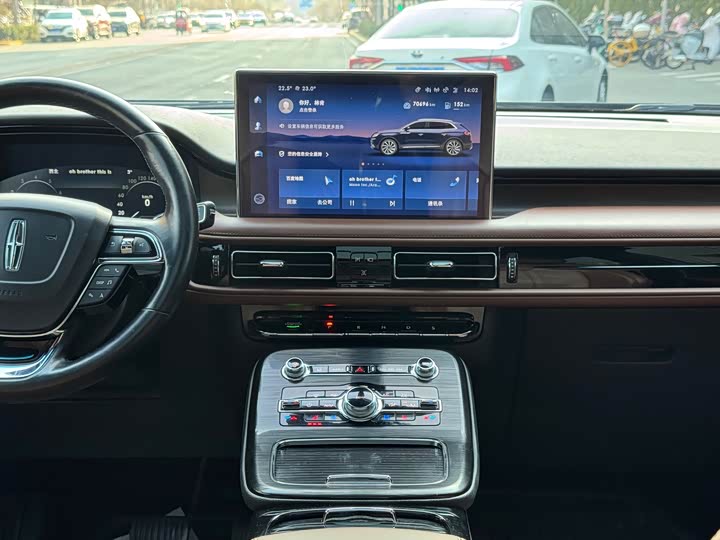 Фото 9 - Lincoln Nautilus