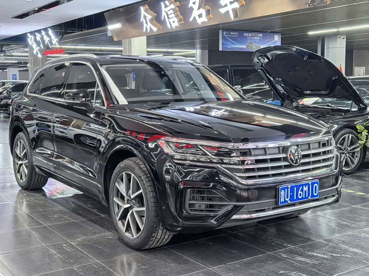 Фото 3 - Volkswagen Touareg
