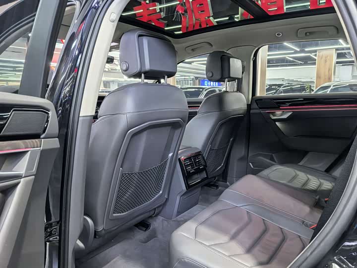 Фото 8 - Volkswagen Touareg