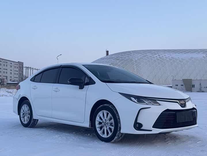 Фото 3 - Toyota Corolla