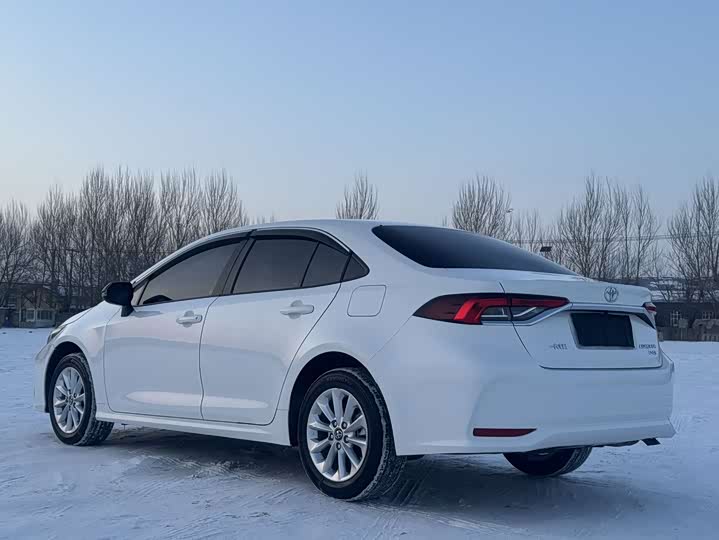 Фото 4 - Toyota Corolla