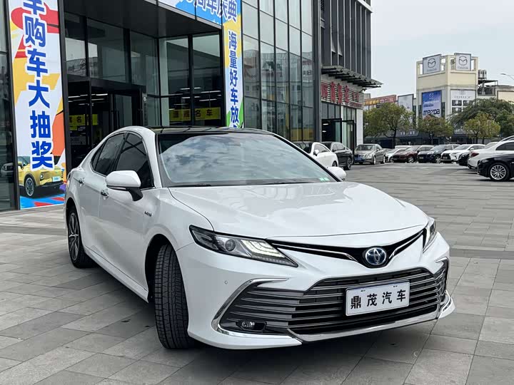 Фото 3 - Toyota Camry