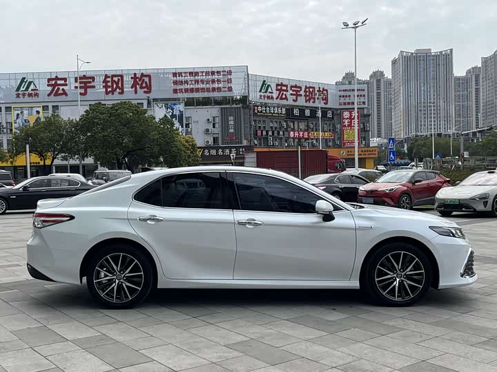 Фото 4 - Toyota Camry